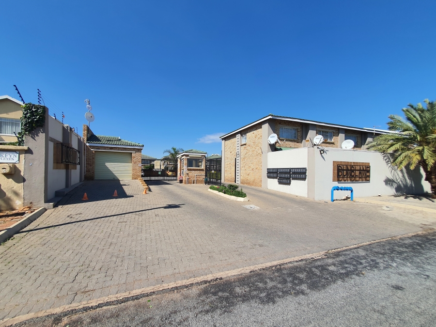 To Let 2 Bedroom Property for Rent in Primrose Hill Gauteng