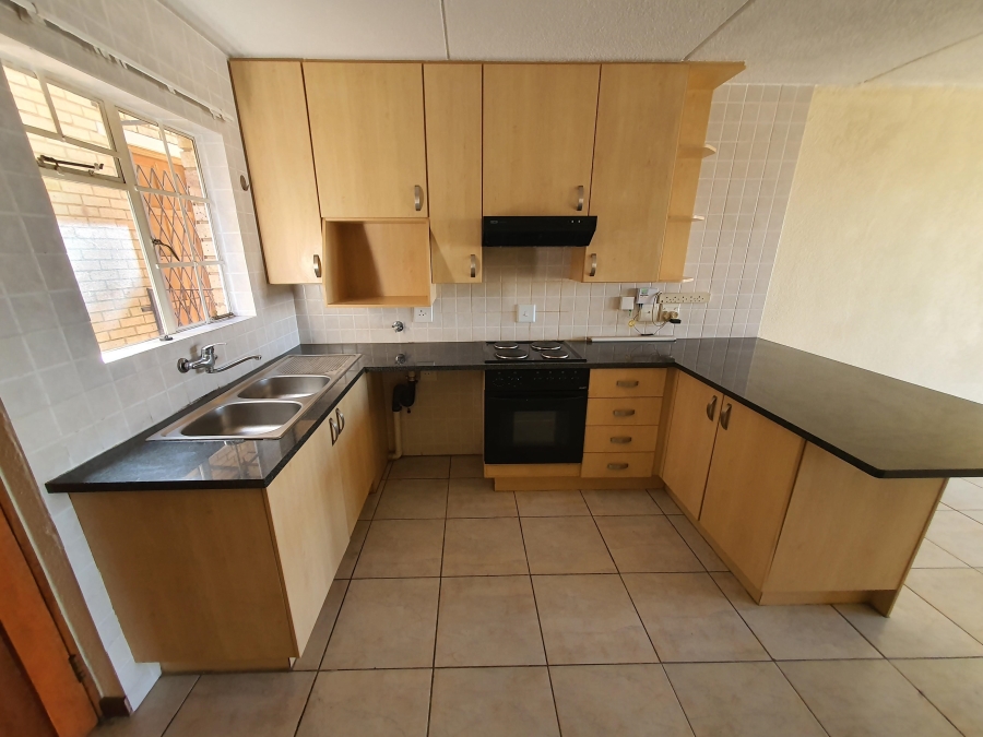 To Let 2 Bedroom Property for Rent in Primrose Hill Gauteng