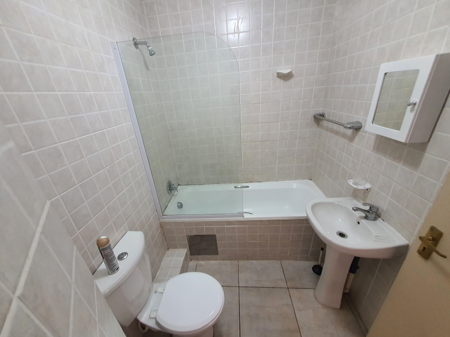 To Let 2 Bedroom Property for Rent in Primrose Hill Gauteng