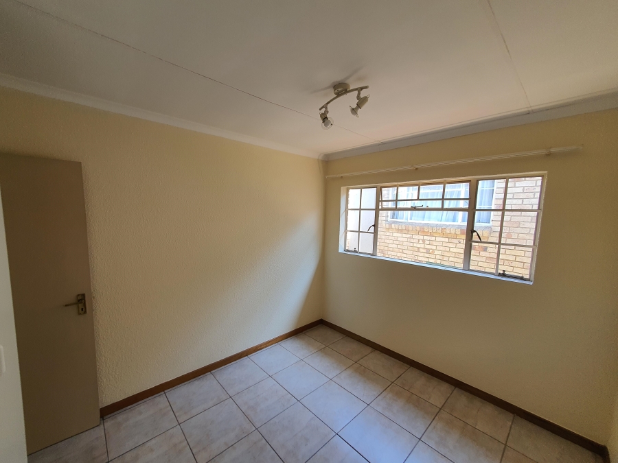 To Let 2 Bedroom Property for Rent in Primrose Hill Gauteng