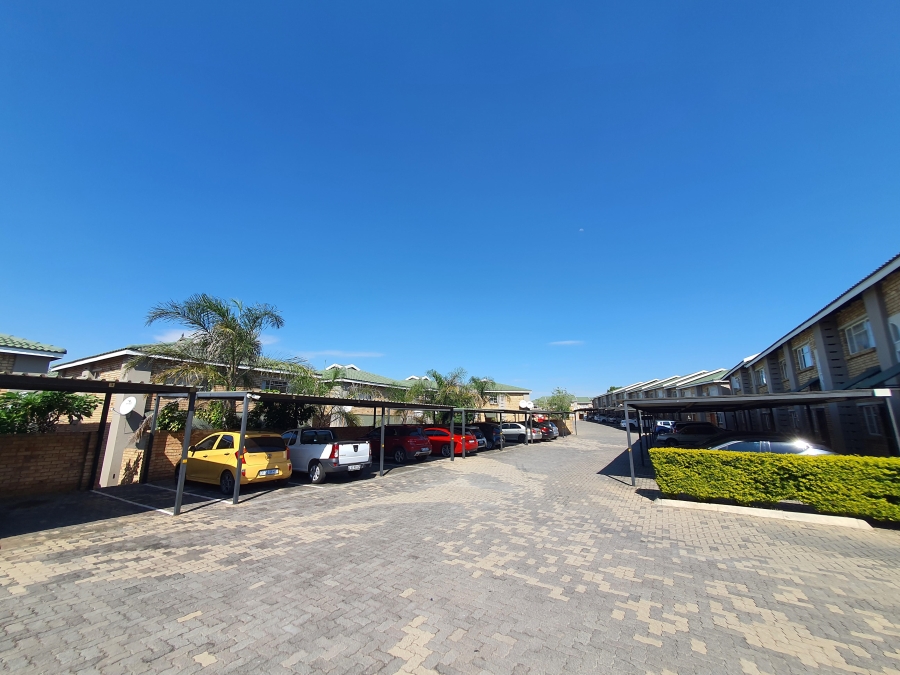 To Let 2 Bedroom Property for Rent in Primrose Hill Gauteng