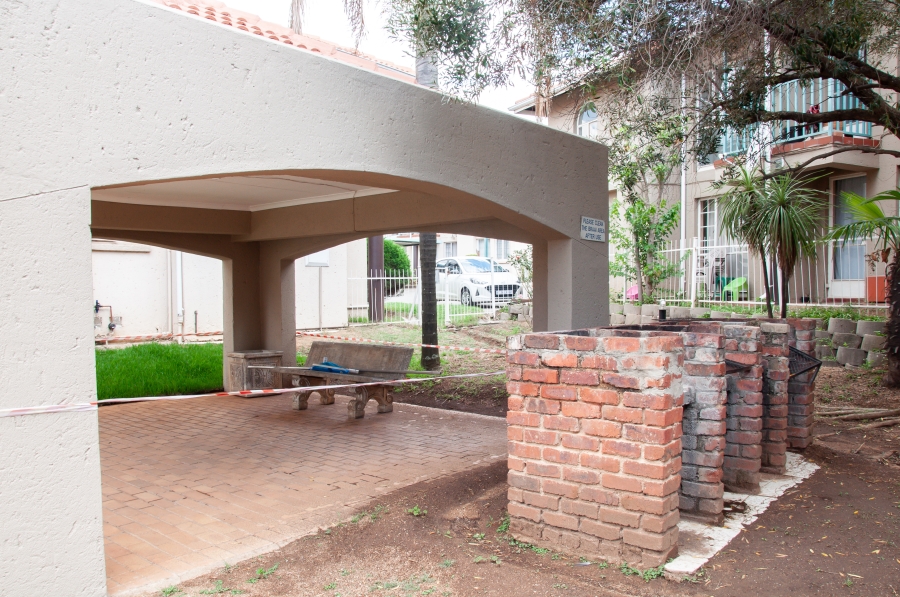 2 Bedroom Property for Sale in Vorna Valley Gauteng