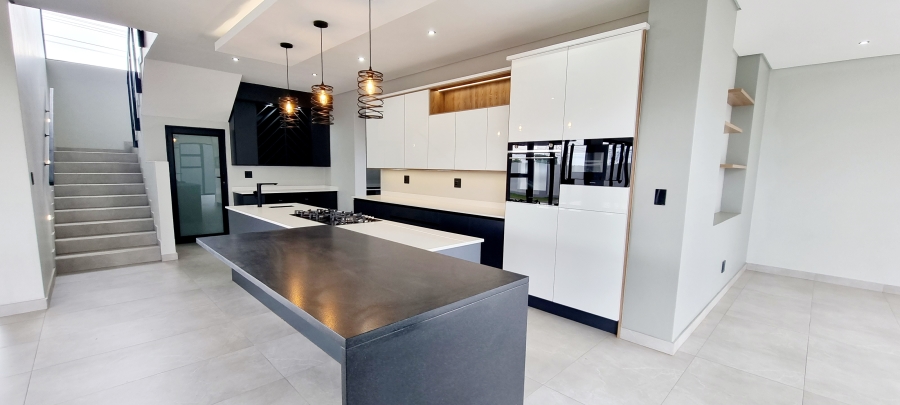 6 Bedroom Property for Sale in Midstream Heights Gauteng