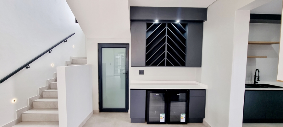 6 Bedroom Property for Sale in Midstream Heights Gauteng
