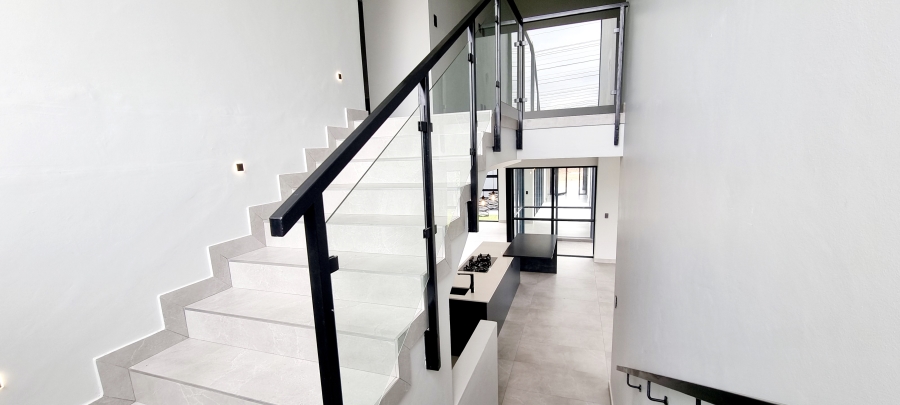 6 Bedroom Property for Sale in Midstream Heights Gauteng