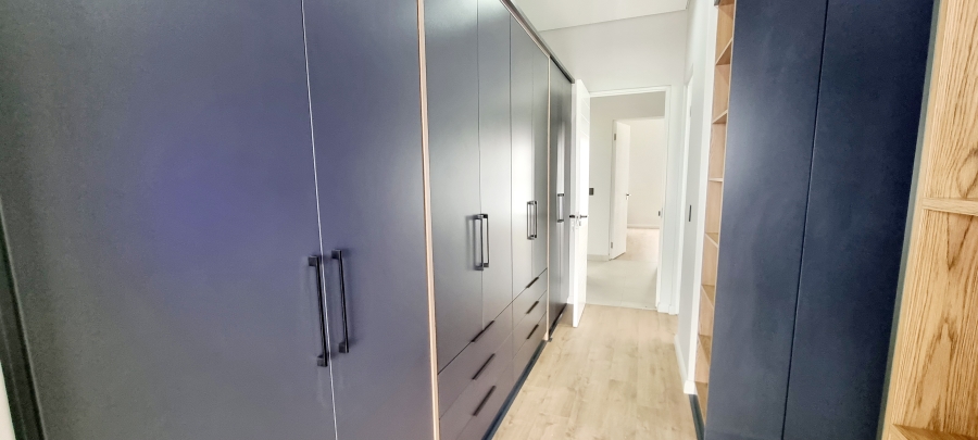6 Bedroom Property for Sale in Midstream Heights Gauteng