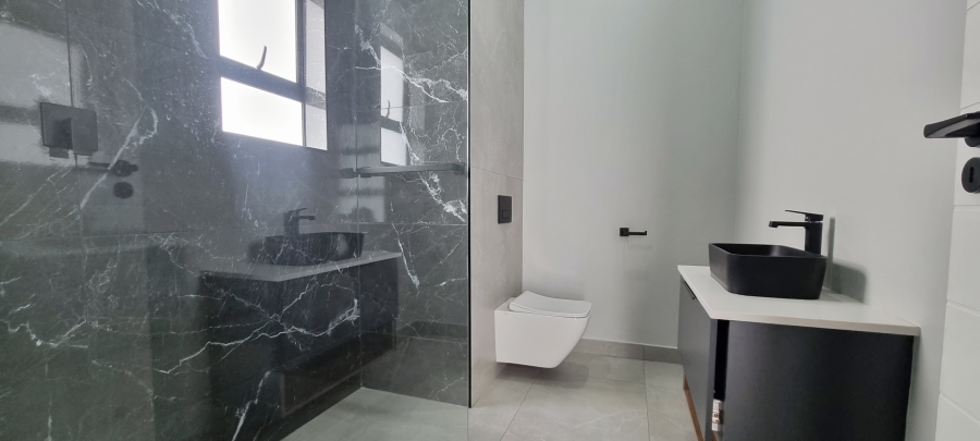6 Bedroom Property for Sale in Midstream Heights Gauteng