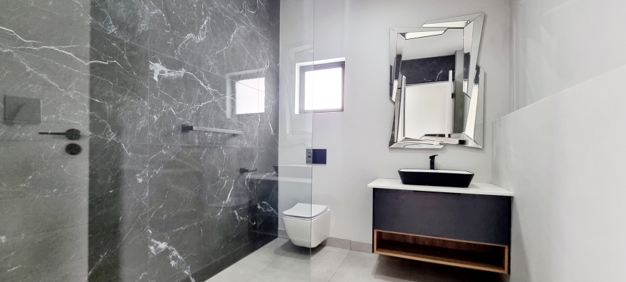6 Bedroom Property for Sale in Midstream Heights Gauteng