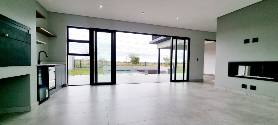 6 Bedroom Property for Sale in Midstream Heights Gauteng
