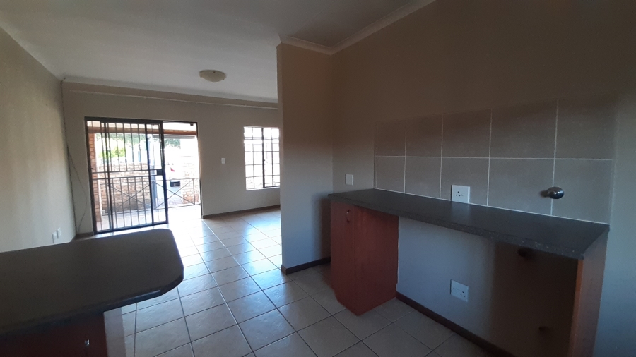 To Let 2 Bedroom Property for Rent in Golf Park Gauteng