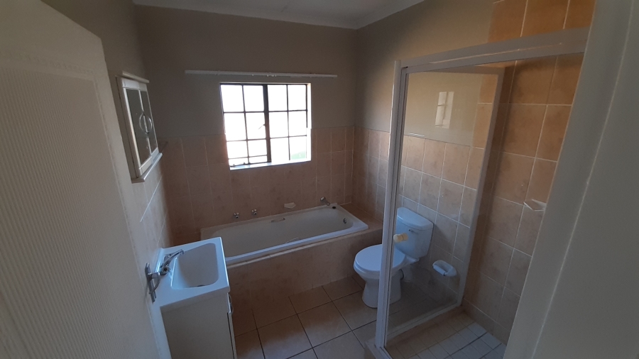 To Let 2 Bedroom Property for Rent in Golf Park Gauteng