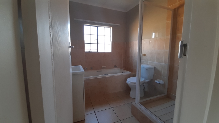 To Let 2 Bedroom Property for Rent in Golf Park Gauteng