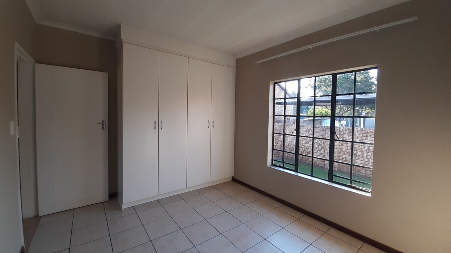 To Let 2 Bedroom Property for Rent in Golf Park Gauteng