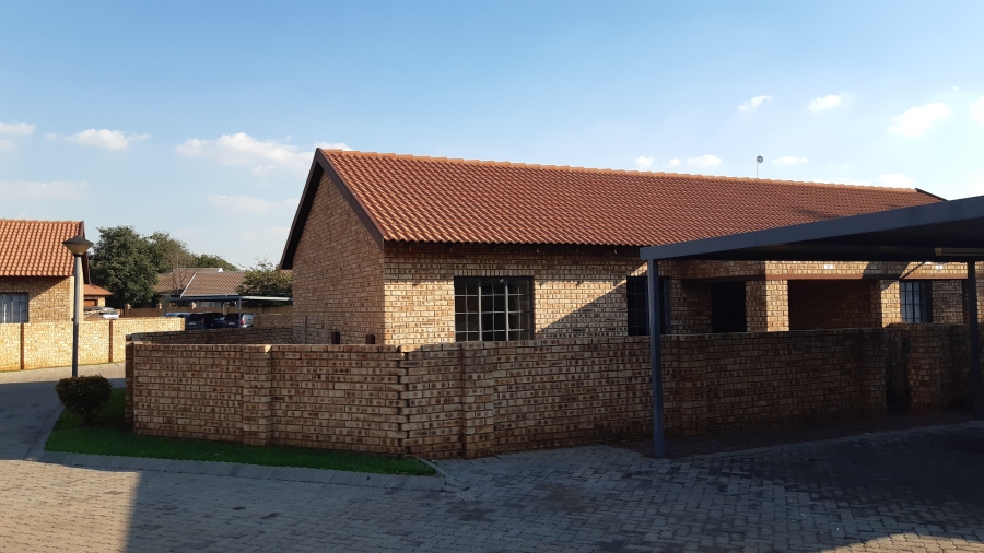 To Let 2 Bedroom Property for Rent in Golf Park Gauteng