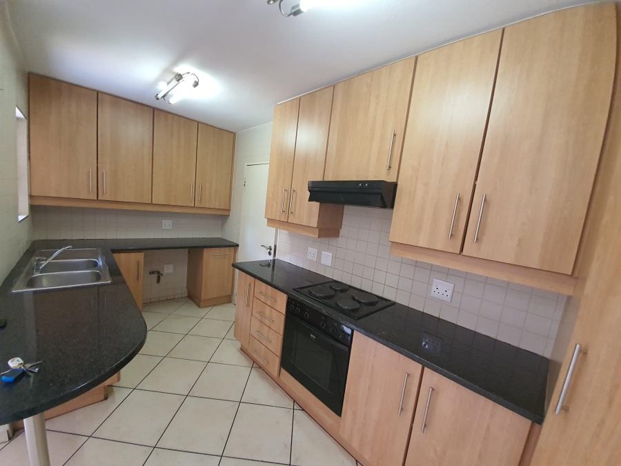 To Let 3 Bedroom Property for Rent in Glen Marais Gauteng