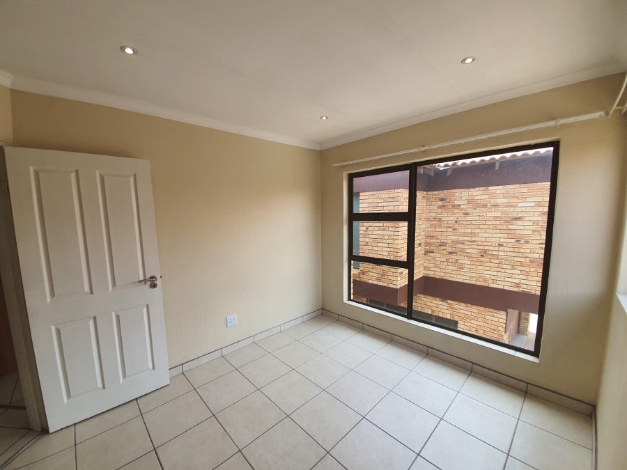 To Let 3 Bedroom Property for Rent in Glen Marais Gauteng