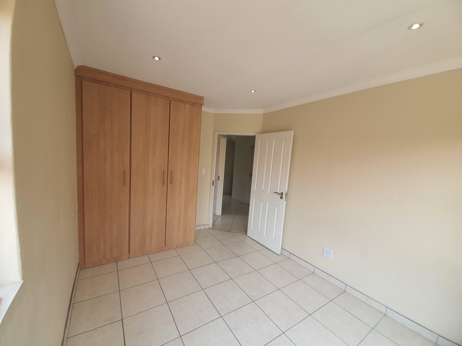 To Let 3 Bedroom Property for Rent in Glen Marais Gauteng