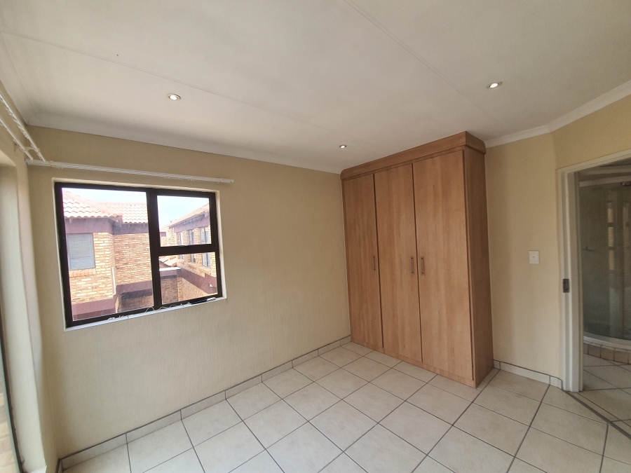 To Let 3 Bedroom Property for Rent in Glen Marais Gauteng