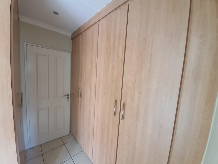 To Let 3 Bedroom Property for Rent in Glen Marais Gauteng