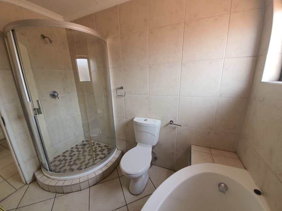 To Let 3 Bedroom Property for Rent in Glen Marais Gauteng