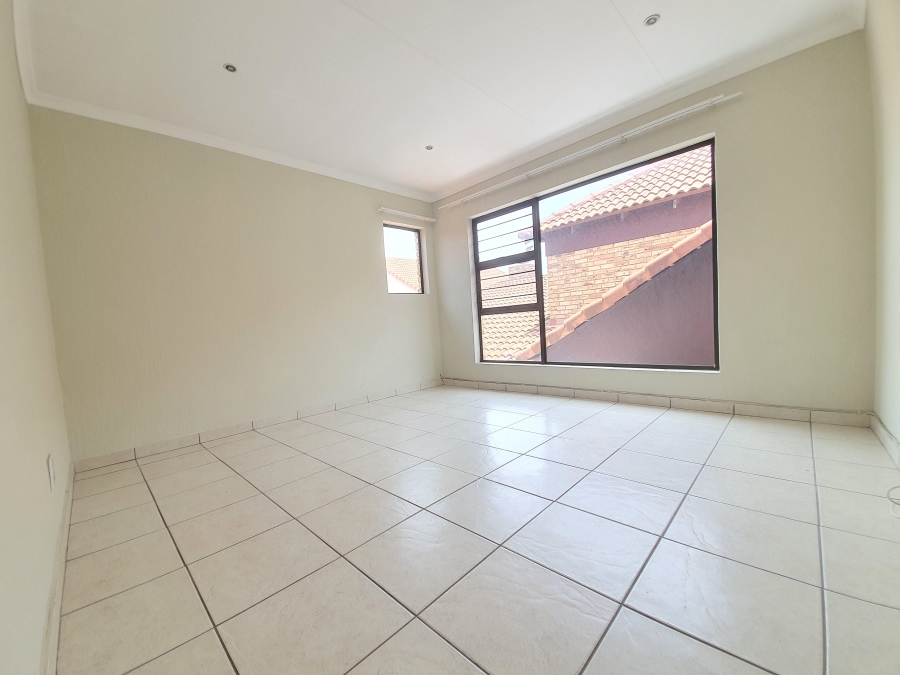 To Let 3 Bedroom Property for Rent in Glen Marais Gauteng