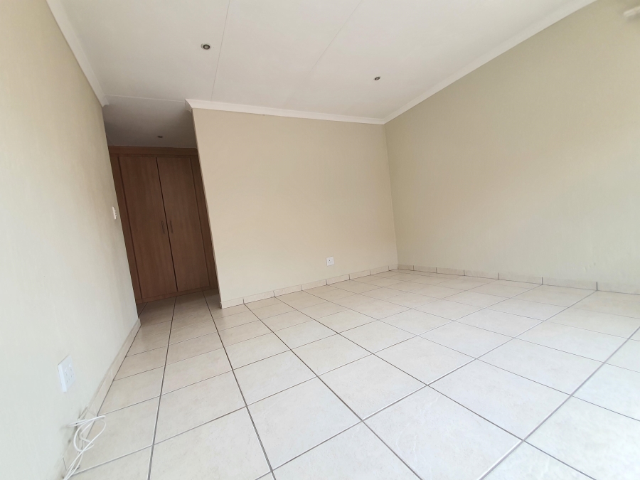 To Let 3 Bedroom Property for Rent in Glen Marais Gauteng