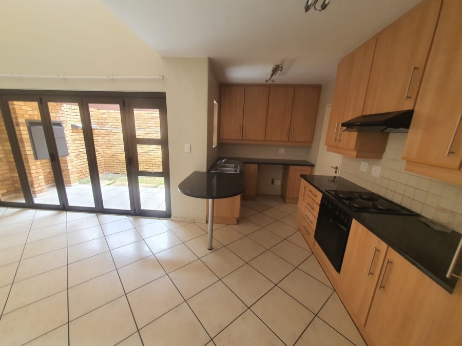 To Let 3 Bedroom Property for Rent in Glen Marais Gauteng