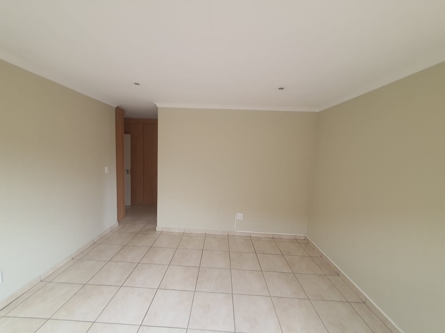 To Let 3 Bedroom Property for Rent in Glen Marais Gauteng