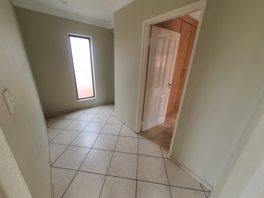 To Let 3 Bedroom Property for Rent in Glen Marais Gauteng