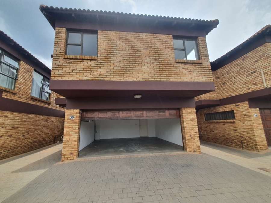 To Let 3 Bedroom Property for Rent in Glen Marais Gauteng