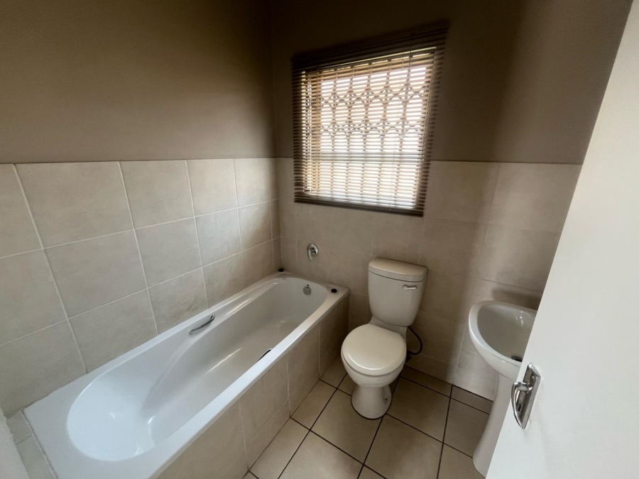 3 Bedroom Property for Sale in Sonneveld Gauteng
