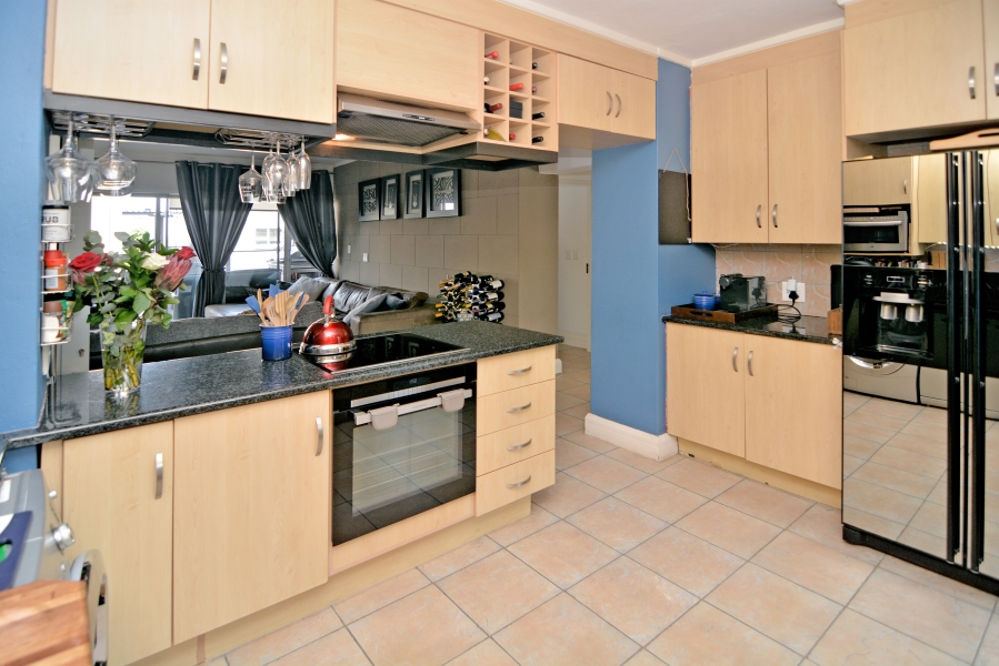 2 Bedroom Property for Sale in Hurlingham Gauteng