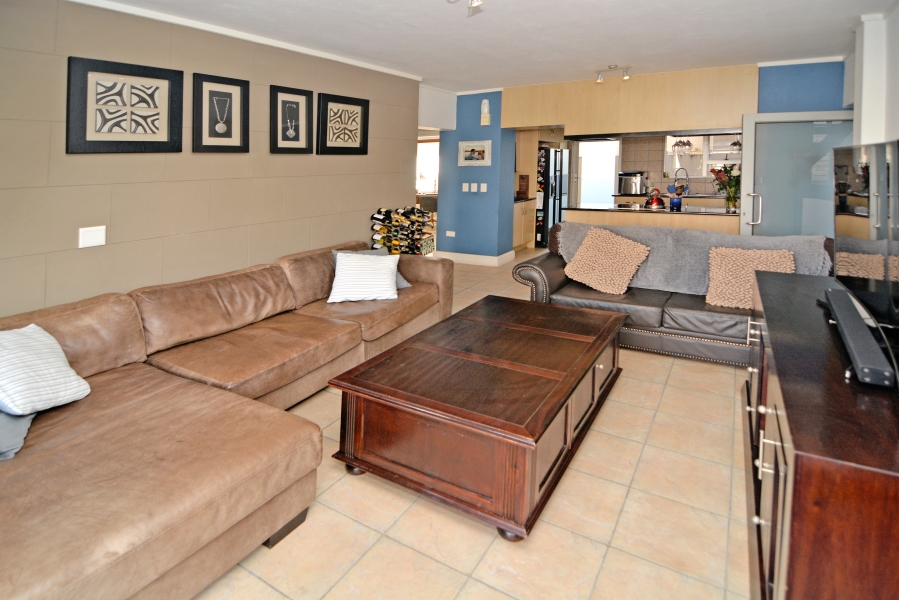 2 Bedroom Property for Sale in Hurlingham Gauteng