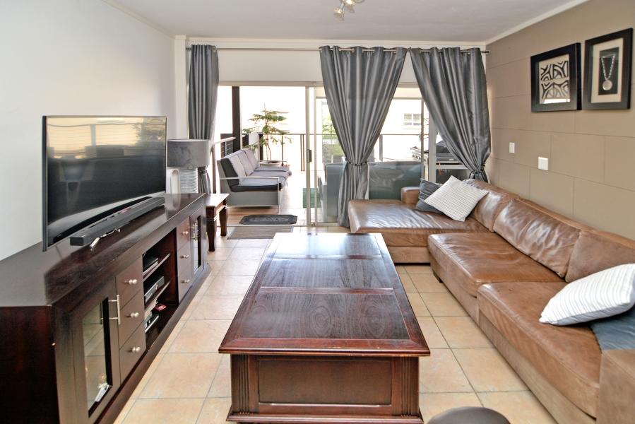 2 Bedroom Property for Sale in Hurlingham Gauteng