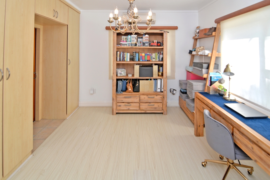 2 Bedroom Property for Sale in Hurlingham Gauteng