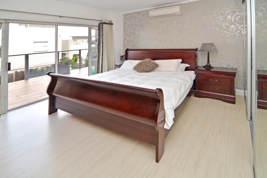 2 Bedroom Property for Sale in Hurlingham Gauteng