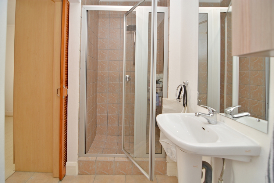 2 Bedroom Property for Sale in Hurlingham Gauteng