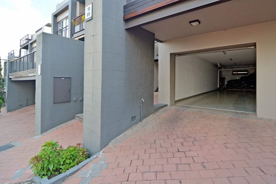 2 Bedroom Property for Sale in Hurlingham Gauteng