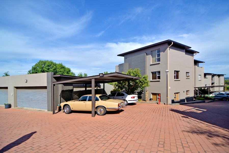 2 Bedroom Property for Sale in Hurlingham Gauteng