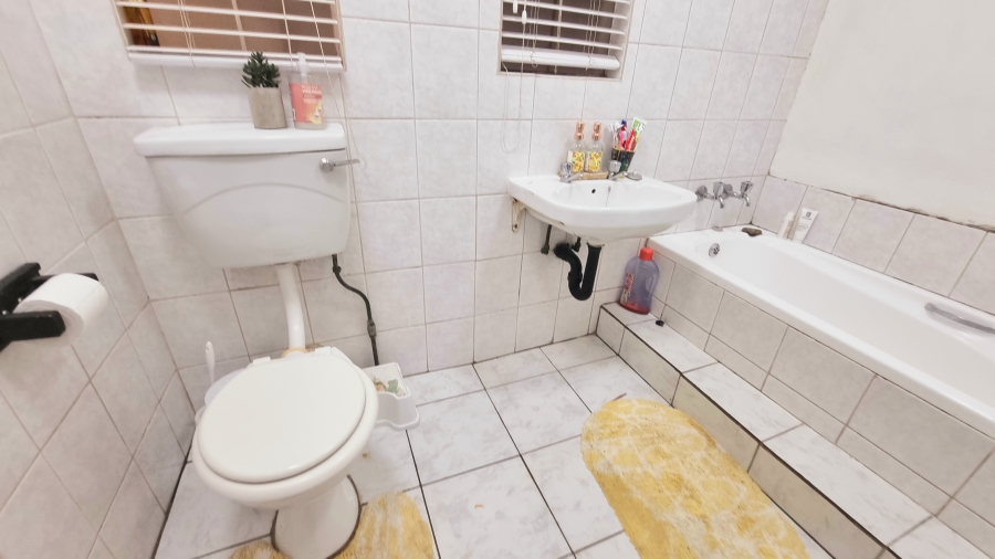 3 Bedroom Property for Sale in Vorna Valley Gauteng