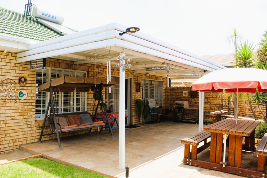 2 Bedroom Property for Sale in Three Rivers Gauteng