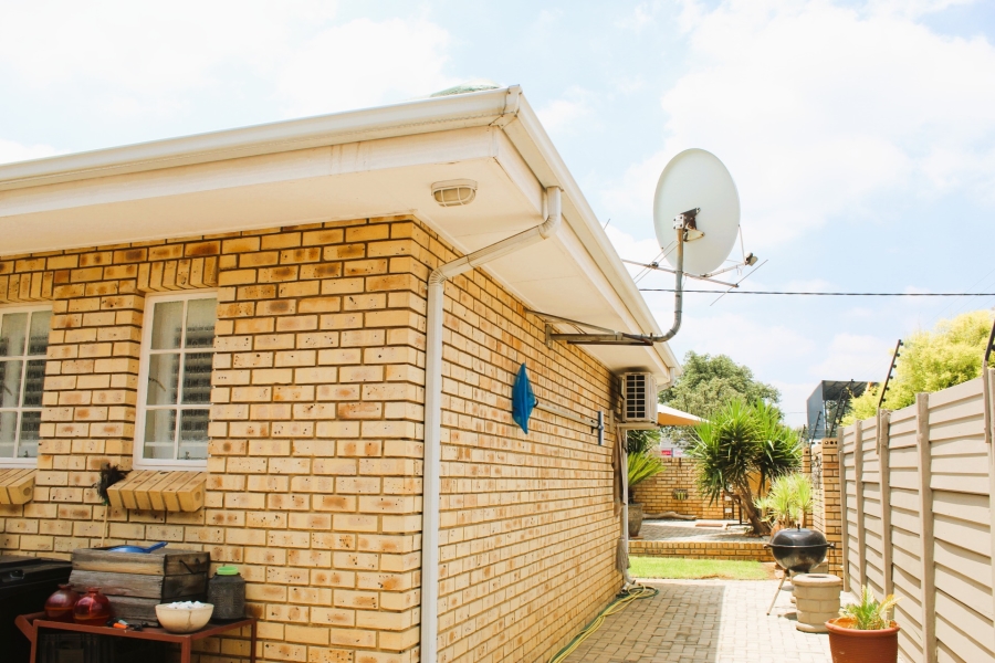 2 Bedroom Property for Sale in Three Rivers Gauteng