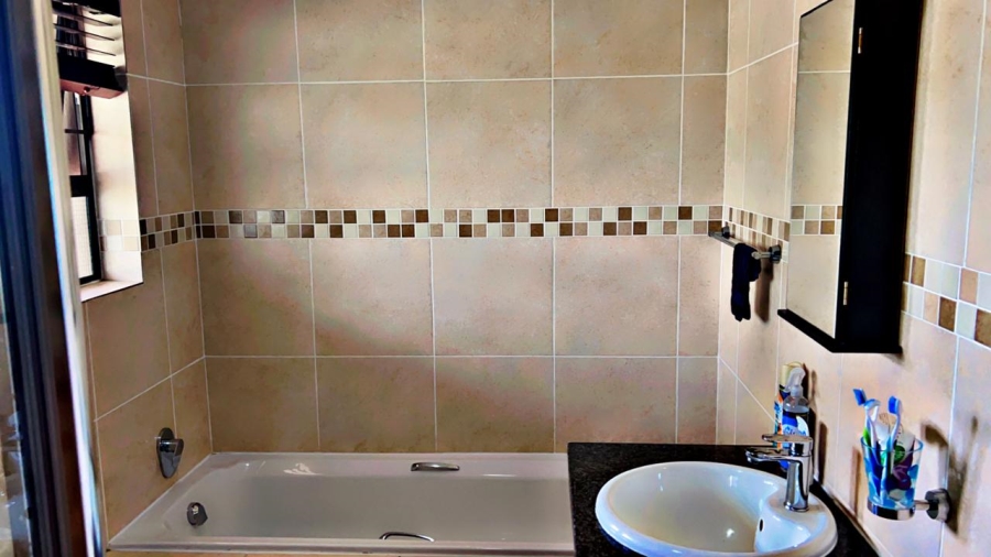 2 Bedroom Property for Sale in Mulbarton Gauteng
