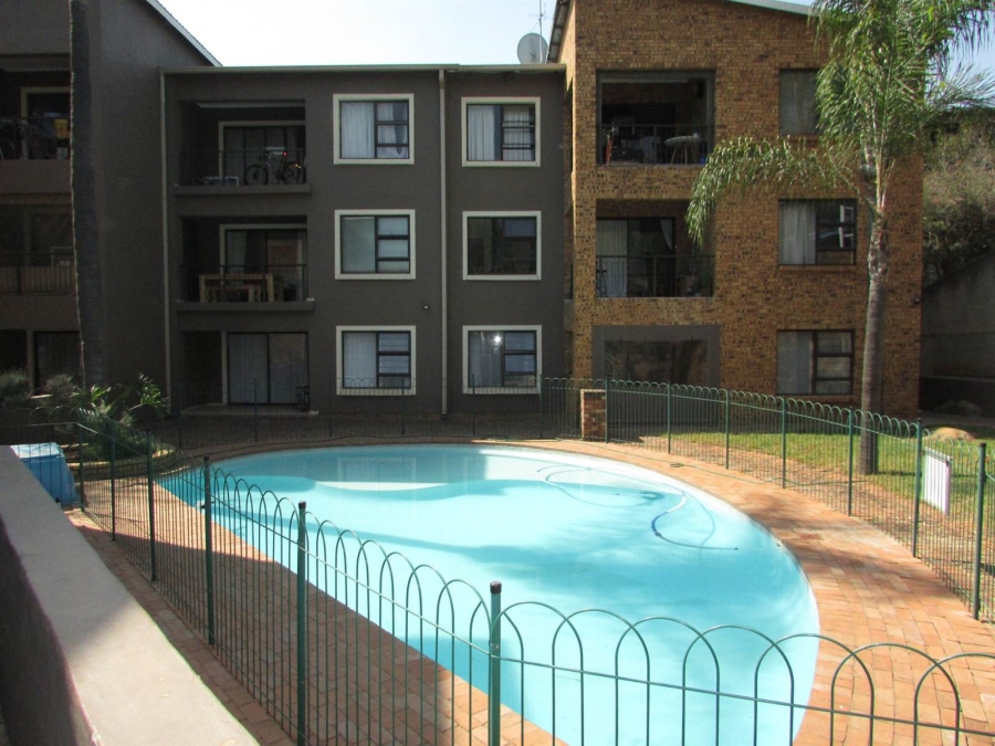 2 Bedroom Property for Sale in Mulbarton Gauteng