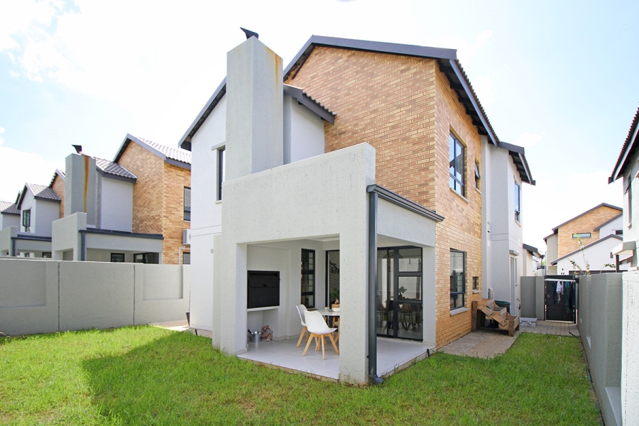 3 Bedroom Property for Sale in Broadacres Gauteng