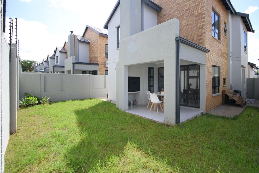 3 Bedroom Property for Sale in Broadacres Gauteng