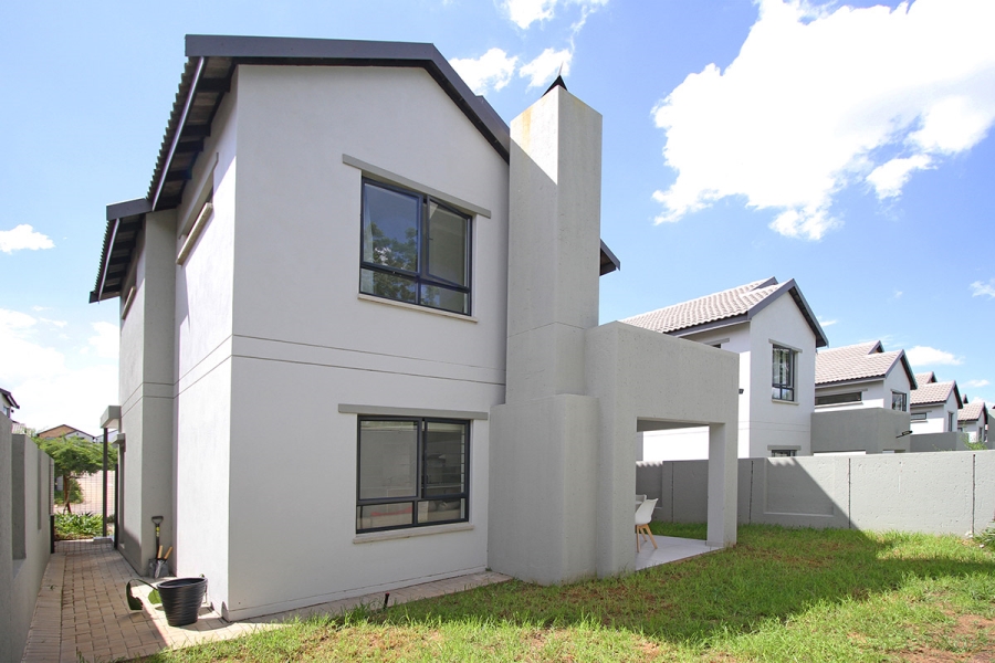 3 Bedroom Property for Sale in Broadacres Gauteng