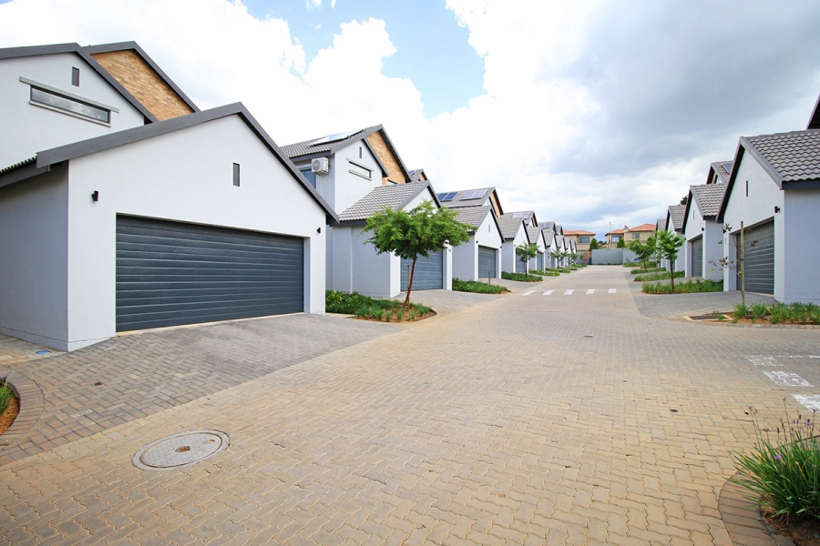 3 Bedroom Property for Sale in Broadacres Gauteng