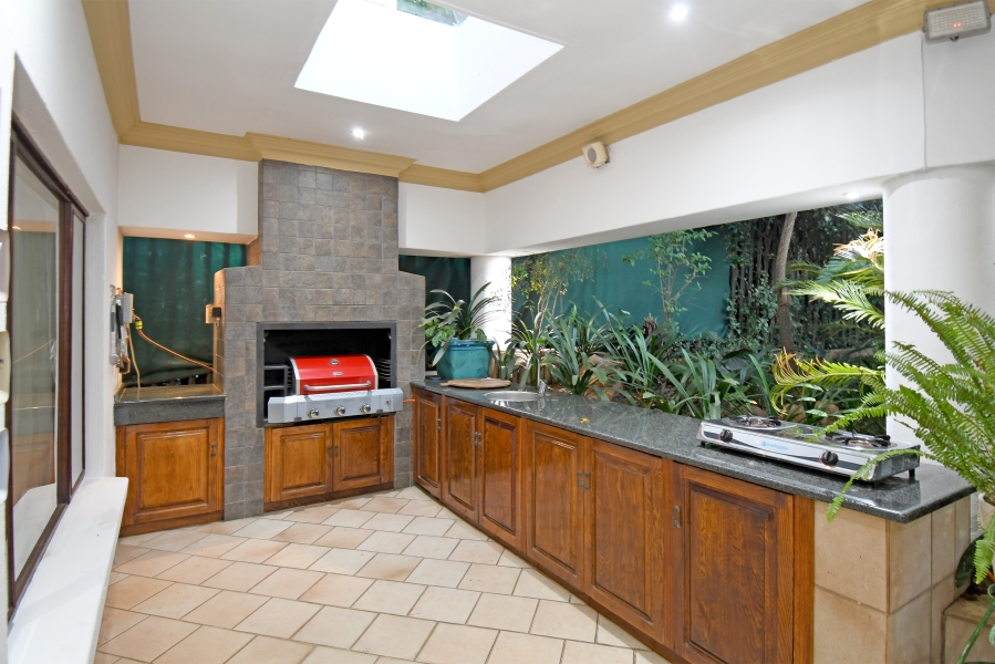 5 Bedroom Property for Sale in Birdhaven Gauteng