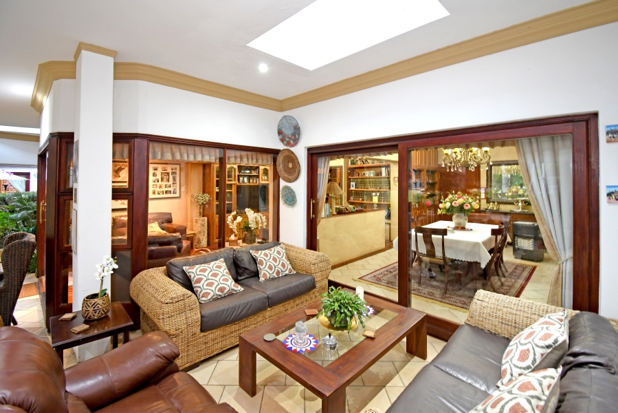 5 Bedroom Property for Sale in Birdhaven Gauteng
